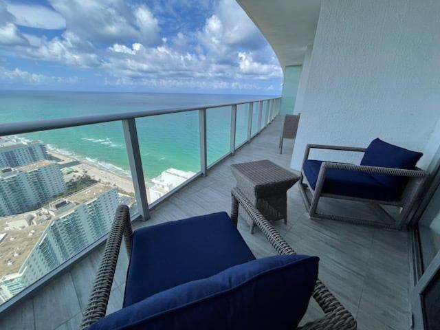 Stay At The Top With Amazing Views By Rent4Us Hollywood Exterior photo