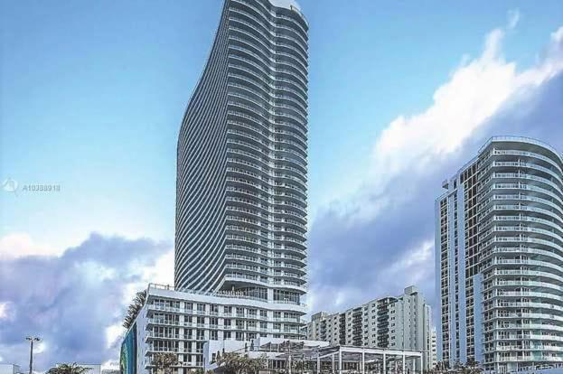 Stay At The Top With Amazing Views By Rent4Us Hollywood Exterior photo