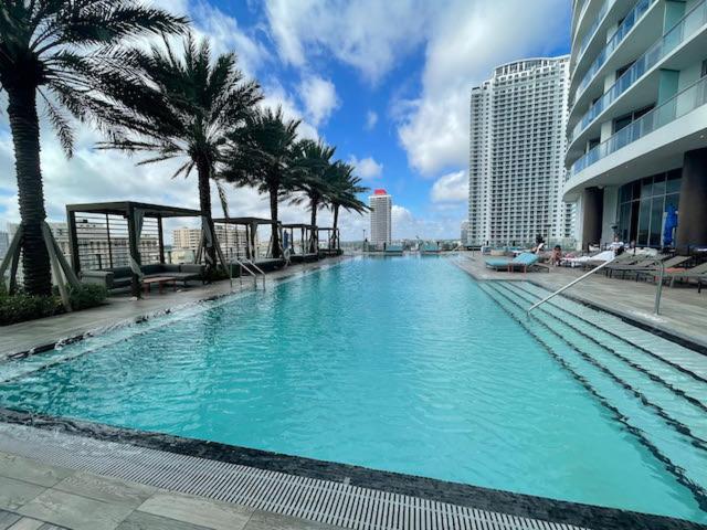 Stay At The Top With Amazing Views By Rent4Us Hollywood Exterior photo