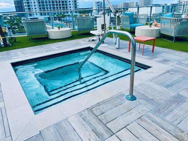 Stay At The Top With Amazing Views By Rent4Us Hollywood Exterior photo