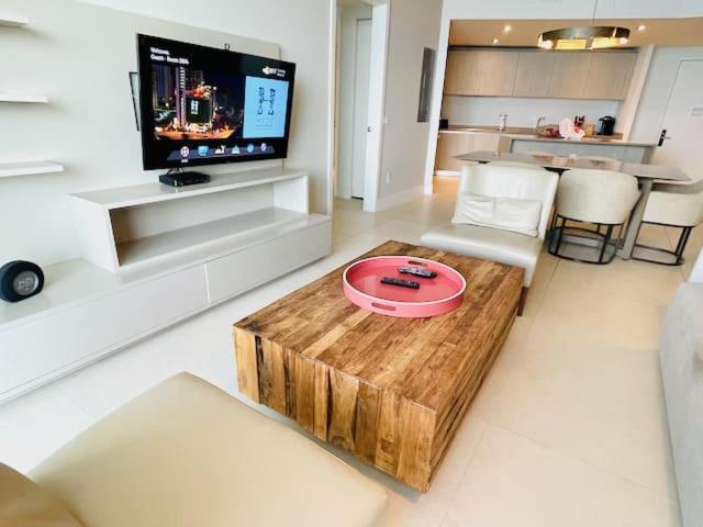 Stay At The Top With Amazing Views By Rent4Us Hollywood Exterior photo