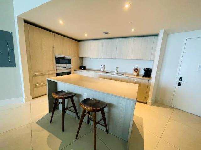 Stay At The Top With Amazing Views By Rent4Us Hollywood Exterior photo